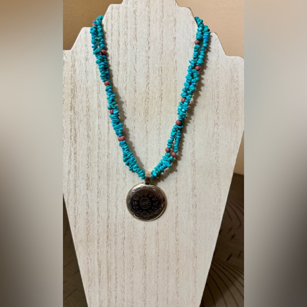 Q.T Sterling Silver 925 turquoise doubler row necklace with concho pendant.